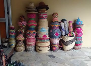 uganda/kibale-national-park/shop/mountains-of-the-moon-hotel-craft-shop