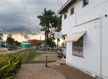 belize/maya-mountains/shop/hibiscus-boutique