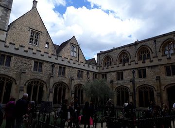 united-kingdom/oxfordshire/shop/the-chapter-house-shop