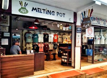 nepal/kathmandu/thamel/shop/melting-pot-juju-wears