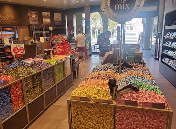 italy/val-di-chiana/shop/lindt