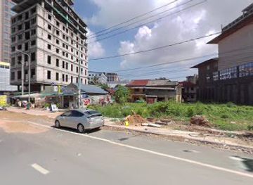 cambodia/koh-rong/shop/selling-flowers-and-leaves