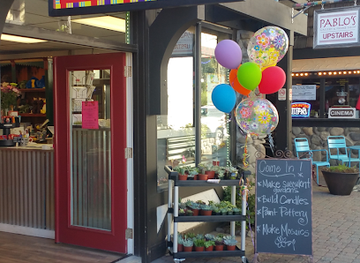 california/lake-tahoe/shop/the-hot-spot-tahoe-pottery-painting-candle-making-more