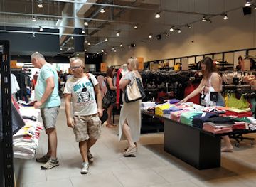 czechia/plzen/shop/gate