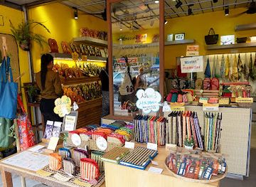 cambodia/siem-reap/old-market-area/shop/salasusu-old-market-shop