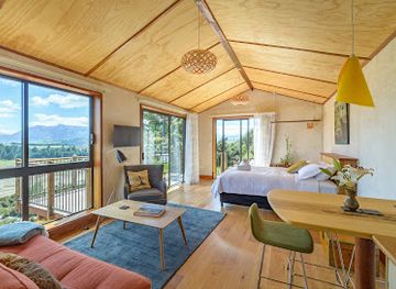 new-zealand/mount-aspiring-national-park/shop/the-lookout-boutique-mountain-hideaway