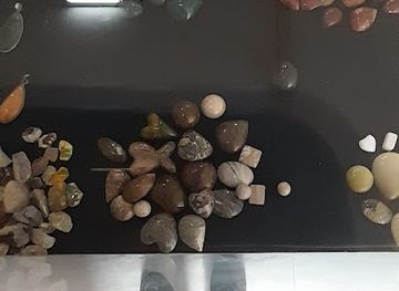 ethiopia/gondar/fasil-ghebbi/shop/makiva-gemestones-minerals