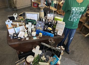 iowa/southwest-iowa/shop/hidden-treasures-gifts-book-tea-que