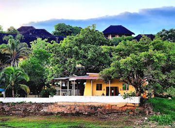 zambia/kafue-flats/shop/kafue-river-cliff