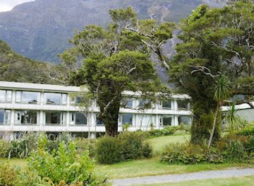 new-zealand/milford-sound/shop/ultimate-hikes-mitre-peak-lodge
