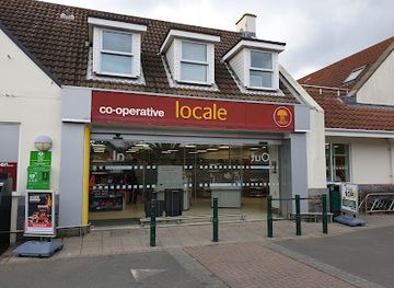 guernsey/l-ancresse-bay/shop/coop-vazon