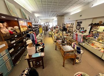 kansas/wichita/shop/hewitt-s-antiques