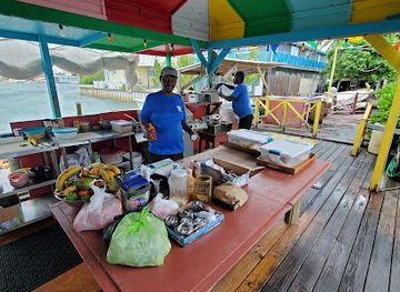 the-bahamas/bimini/shop/bonefish-ebbie-s-grocery-store