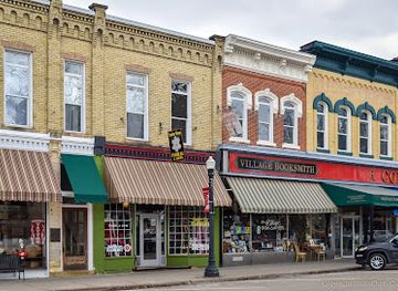 wisconsin/baraboo-range/shop/the-village-booksmith