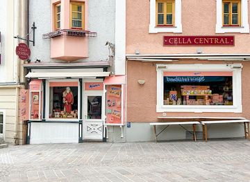 austria/zell-am-see/shop/manner-pop-up-shop-zell-am-see-stadtplatz