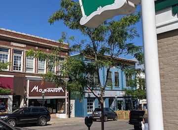 michigan/petoskey/shop/momentum-outfitters-petoskey