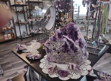 michigan/isle-royale-national-park/shop/amethyst-country-rock-gift-shop
