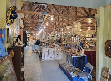 michigan/lower-peninsula/shop/the-historic-totem-village