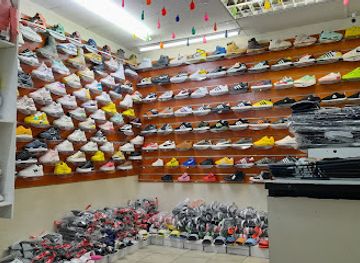 eswatini/hlane-royal-national-park/shop/swazi-shopping