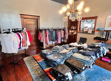 florida/ocala/shop/brick-and-blossom-boutique