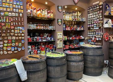 croatia/zagreb/kaptol/shop/candy-souvenir-shop
