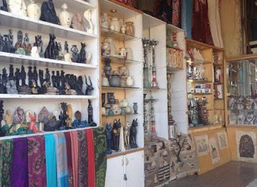 egypt/luxor/karnak/shop/anubis-shop-for-souvenirs