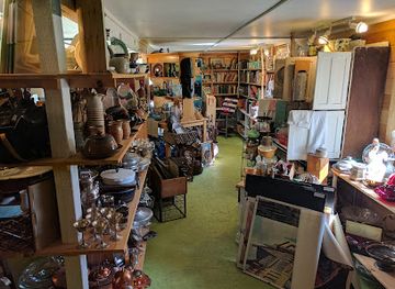 canada/annapolis-valley/shop/the-green-barn-antiques