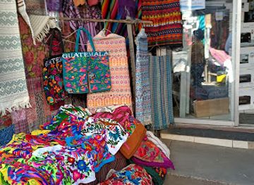 guatemala/chichicastenango-market/shop/plaza-y-mercado-santo-tomas