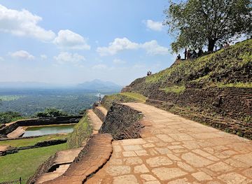 sri-lanka/cultural-triangle/shop/sigiriya-frescoes-480-ad