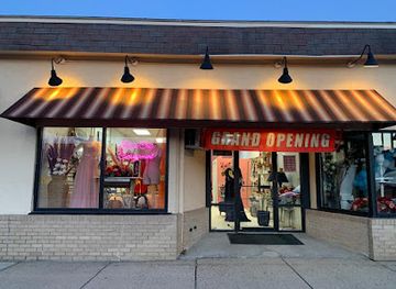 massachusetts/worcester-county/shop/lola-s-chic-fashion-decor-consigment