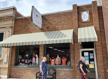 nebraska/platte-river-state-park/shop/hope-s-closet