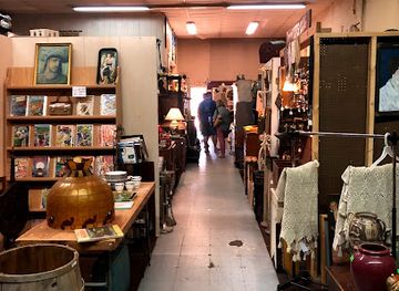 tennessee/memphis/shop/antique-warehouse-mall