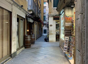 italy/venice/shop/pinko-boutique-venezia-san-marco