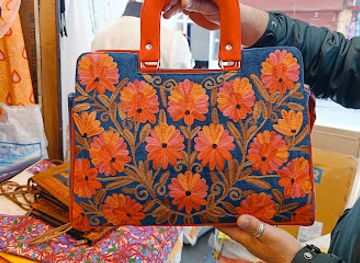 india/manali/shop/tension-free-shop