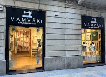 spain/barcelona/barri-gotic/shop/lafayette-new-york-streetwear-boutique