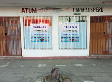 mozambique/inhambane/shop/loja-de-peixe-mercado-central-carapau-frangos-e-pedacos