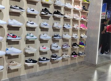 peru/huanuco/shop/yolu-originals-la-casa-de-las-zapatillas