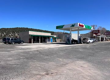 utah/bryce-canyon-national-park/shop/red-canyon-village-sinclair