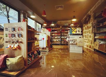 montenegro/perast/shop/happy-turtle-souvenir-shop