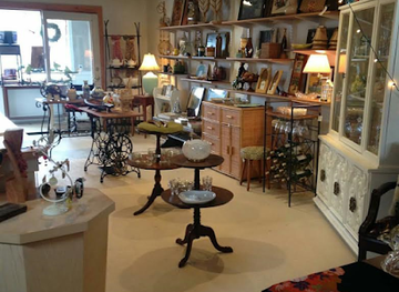 new-hampshire/seacoast/shop/decades-treasures-past-present