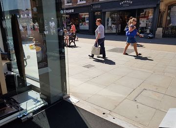 united-kingdom/worcestershire/shop/cathedral-square