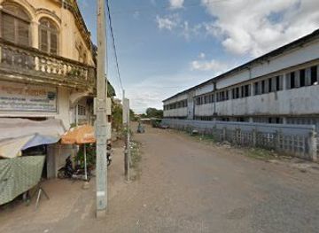 cambodia/kratie/shop/old-building-at-kratie
