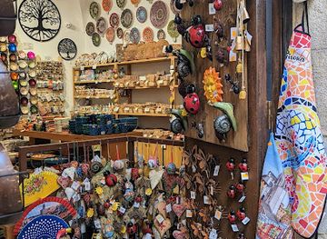spain/girona/barri-vell-old-town/shop/boutique-souvenir