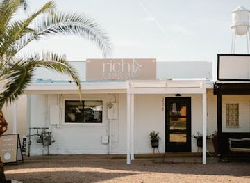 arizona/gilbert/shop/the-rich-hanger