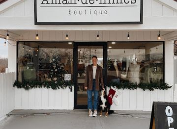 missouri/lake-of-the-ozarks/shop/amandenimes-boutique