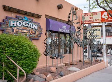 utah/arches-national-park/shop/hogan-trading-company