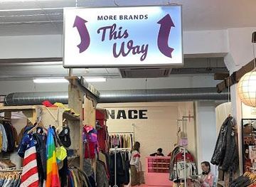 united-kingdom/windsor/attraction/the-brick-lane-vintage-market