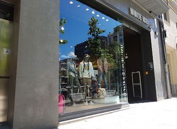 spain/girona/eixample/shop/white-ice