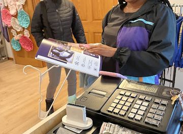 minnesota/saint-paul/west-seventh/shop/glitter-shine-everything-fine