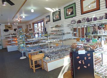 minnesota/lake-superior/shop/beaver-bay-agate-shop